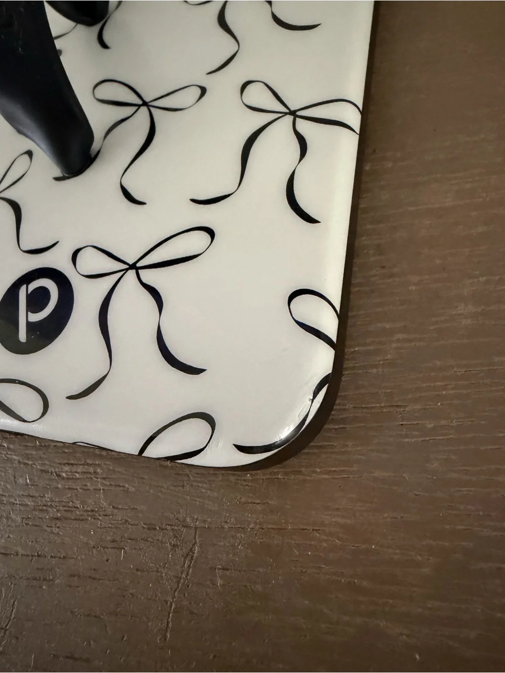 Loopy Case iPhone 14 Plus black and white bow phone case